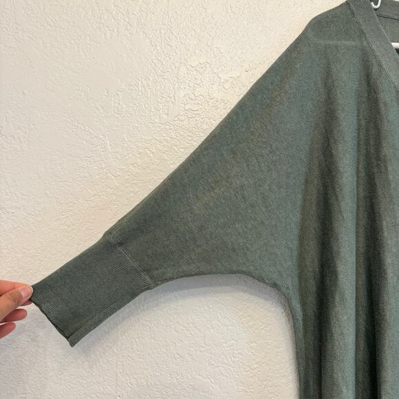 Garnet Hill Linen Oversized V-Neck Sweater Lightweight Boxy Large Minimalist - Picture 3 of 6